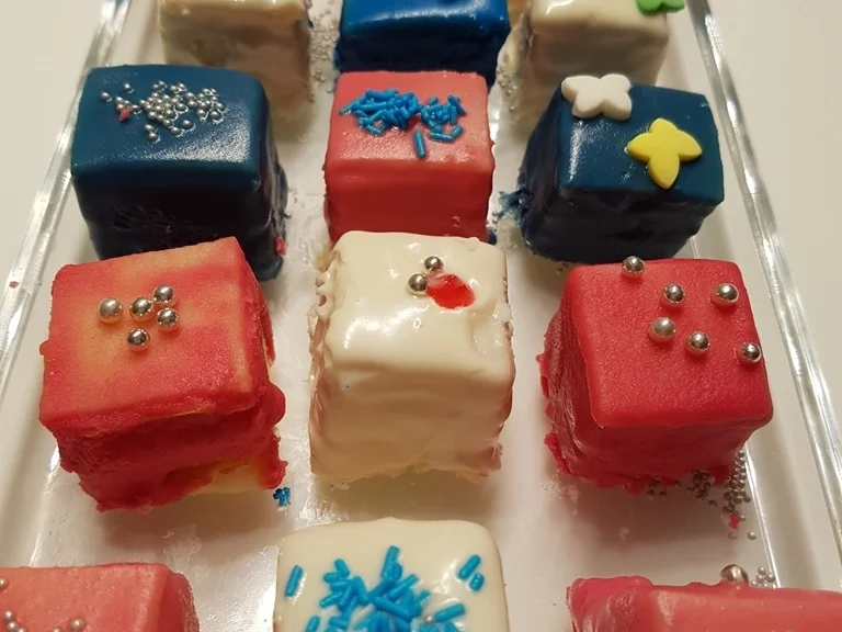 Rezept: Petit Four`s (Bildrezept zur einfachen Herstellung) Bild Nr. 5532 Petit Four`s (Bildrezept zur einfachen Herstellung) - Rezept - Bild Nr. 5532