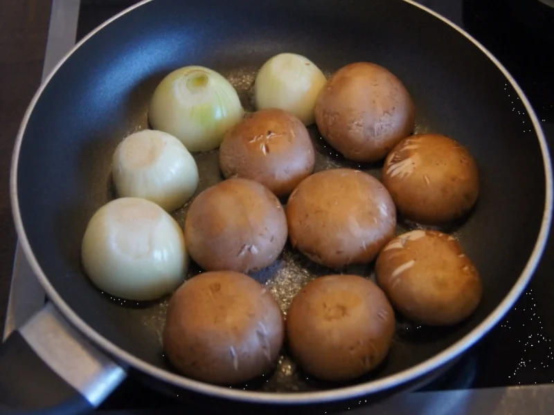 Hähnchen-Minutensteak mit Zwiebeln und Champignons - Rezept - Bild Nr. 5519