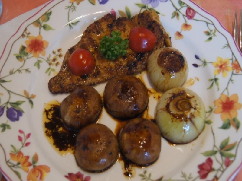 Hähnchen-Minutensteak mit Zwiebeln und Champignons - Rezept - Bild Nr. 5521