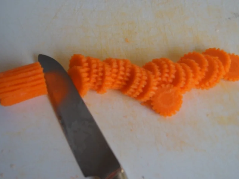 Sesamscholle mit Honig-Möhrenblüten - Rezept - Bild Nr. 5530