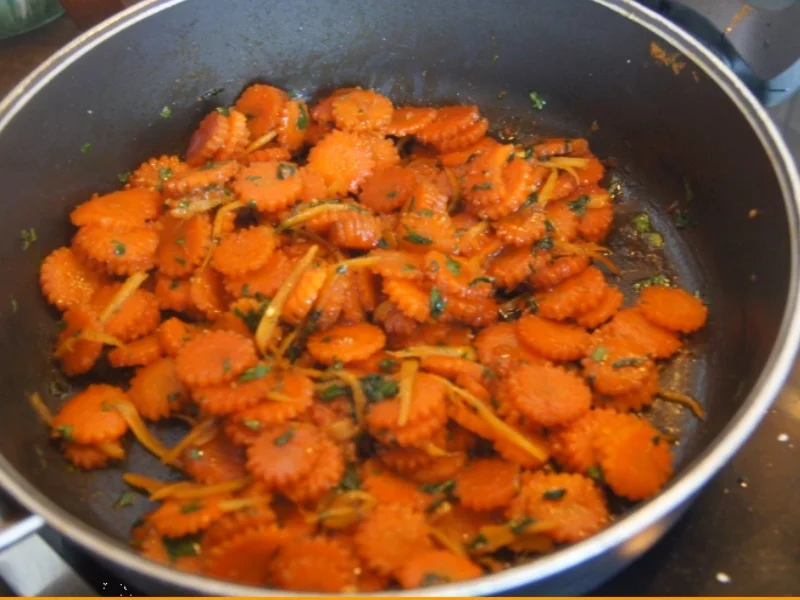 Sesamscholle mit Honig-Möhrenblüten - Rezept - Bild Nr. 5535