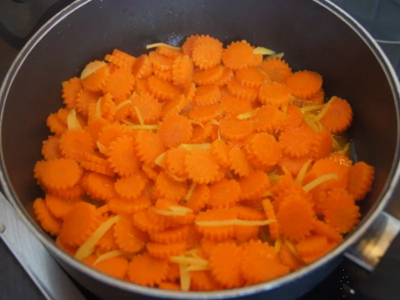 Sesamscholle mit Honig-Möhrenblüten - Rezept - Bild Nr. 5533