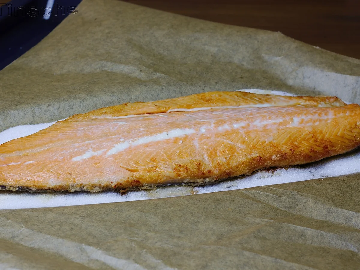 Rezept: Zartes Lachsforellenfilet auf Salzbett Bild Nr. 5522 Zartes Lachsforellenfilet auf Salzbett - Rezept - Bild Nr. 5522