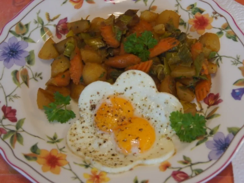 Gemüsepfanne mit Spiegelei - Rezept - Bild Nr. 5529