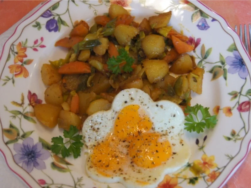 Gemüsepfanne mit Spiegelei - Rezept - Bild Nr. 5540