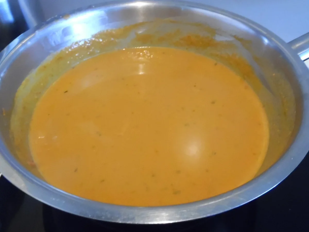 Forellen-Filets in Tomaten-Rahm-Soße gegart mit Petersilien-Reis - Rezept - Bild Nr. 5530