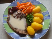 Zarter Tafelspitz mit pikanter Meerrettichsauce, Honig-Möhreblüten und Drillingen - Rezept - Bild Nr. 5557