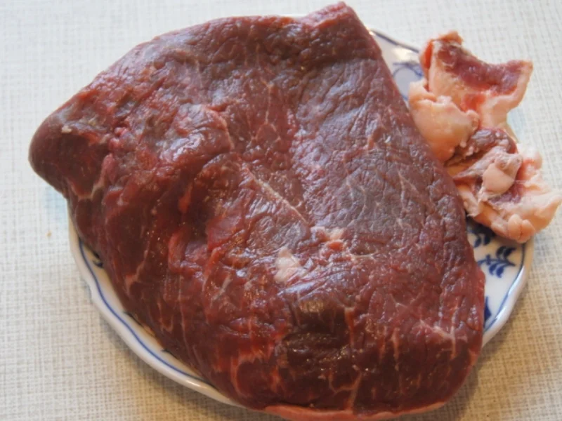 Zarter Tafelspitz mit pikanter Meerrettichsauce, Honig-Möhreblüten und Drillingen - Rezept - Bild Nr. 5560