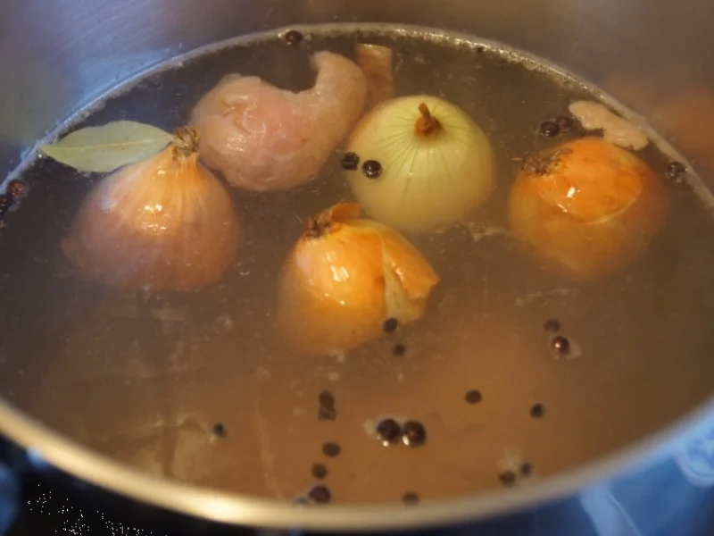 Zarter Tafelspitz mit pikanter Meerrettichsauce, Honig-Möhreblüten und Drillingen - Rezept - Bild Nr. 5561