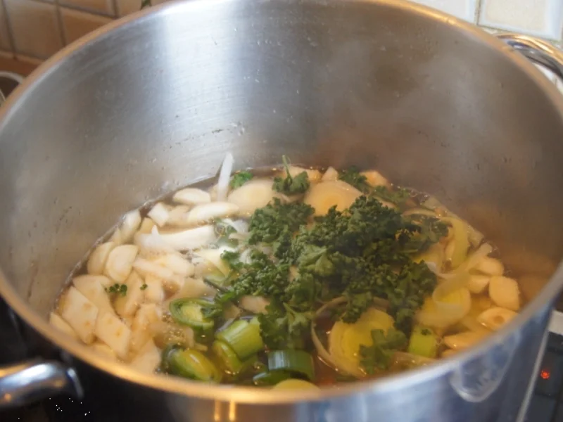 Zarter Tafelspitz mit pikanter Meerrettichsauce, Honig-Möhreblüten und Drillingen - Rezept - Bild Nr. 5566