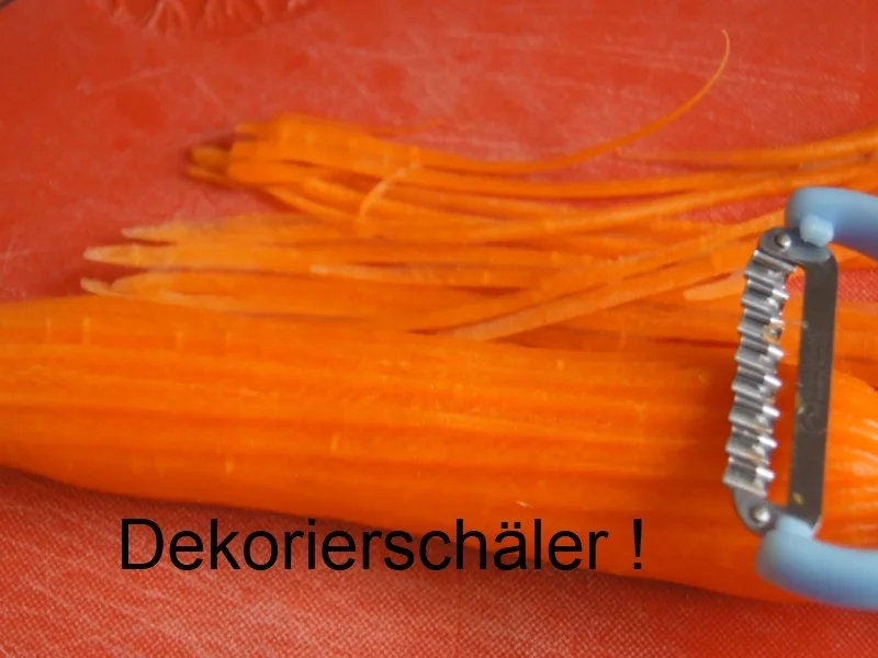 Zarter Tafelspitz mit pikanter Meerrettichsauce, Honig-Möhreblüten und Drillingen - Rezept - Bild Nr. 5571