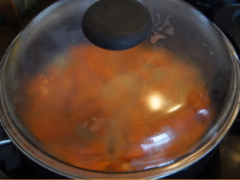 Zarter Tafelspitz mit pikanter Meerrettichsauce, Honig-Möhreblüten und Drillingen - Rezept - Bild Nr. 5575