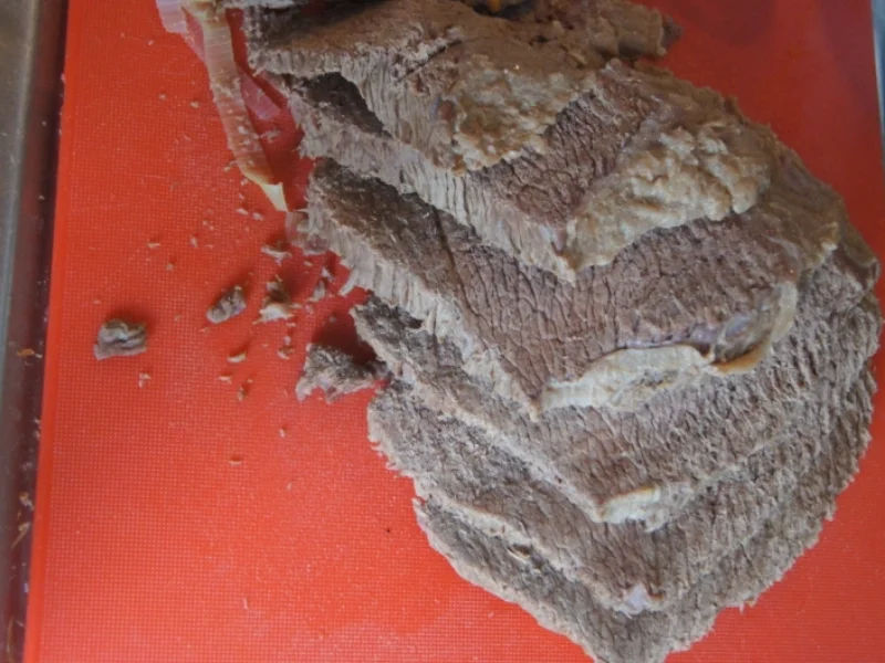 Zarter Tafelspitz mit pikanter Meerrettichsauce, Honig-Möhreblüten und Drillingen - Rezept - Bild Nr. 5579