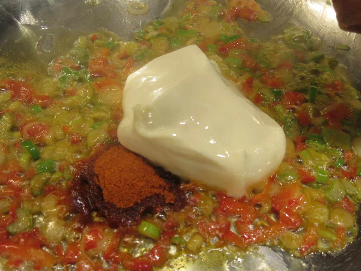 Burger: Böhmischer Knödelburger mit lauwarmem Paprika-Zwiebel-Gemüse - Rezept - Bild Nr. 5572