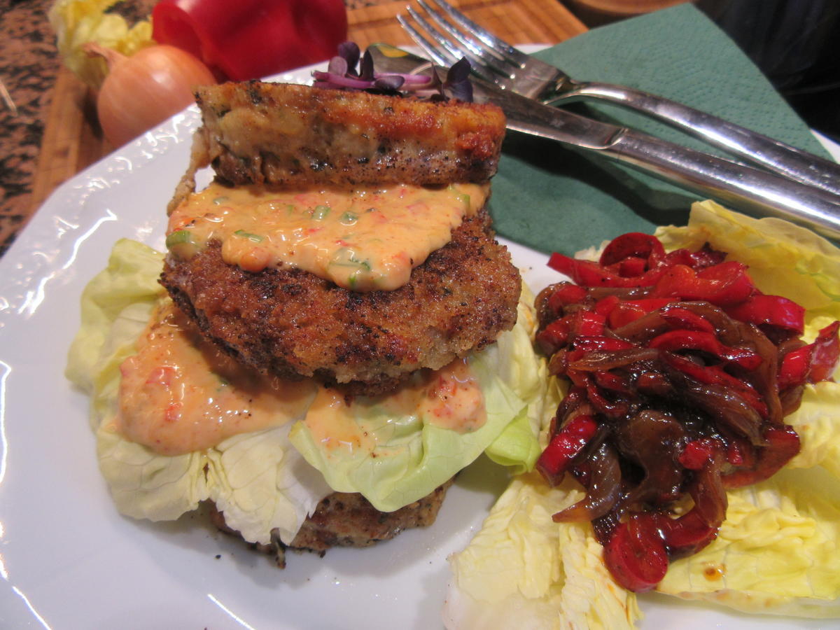 Burger: Böhmischer Knödelburger mit lauwarmem Paprika-Zwiebel-Gemüse - Rezept - Bild Nr. 5576