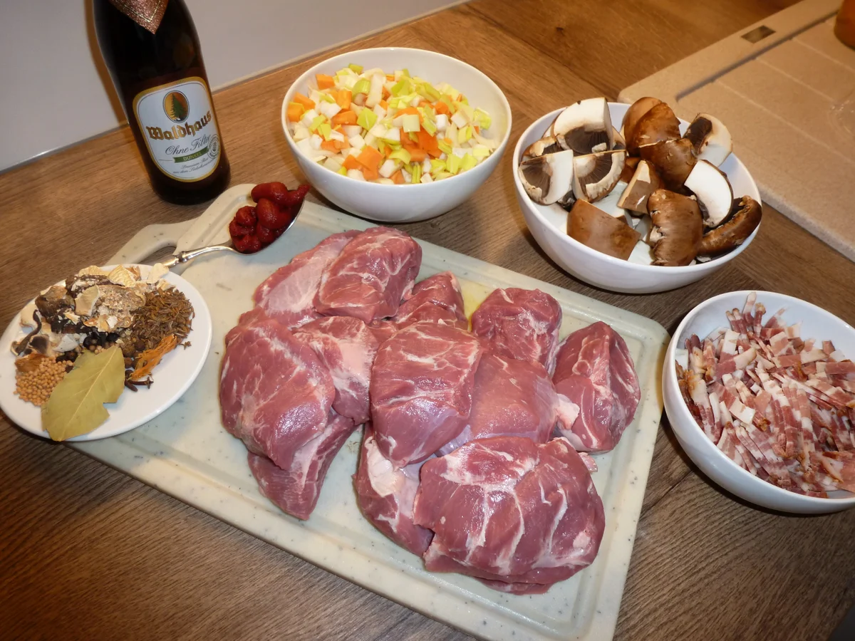 Butterzarte Schweinebäckchen in Dunkelbiersoße - Rezept - Bild Nr. 5577