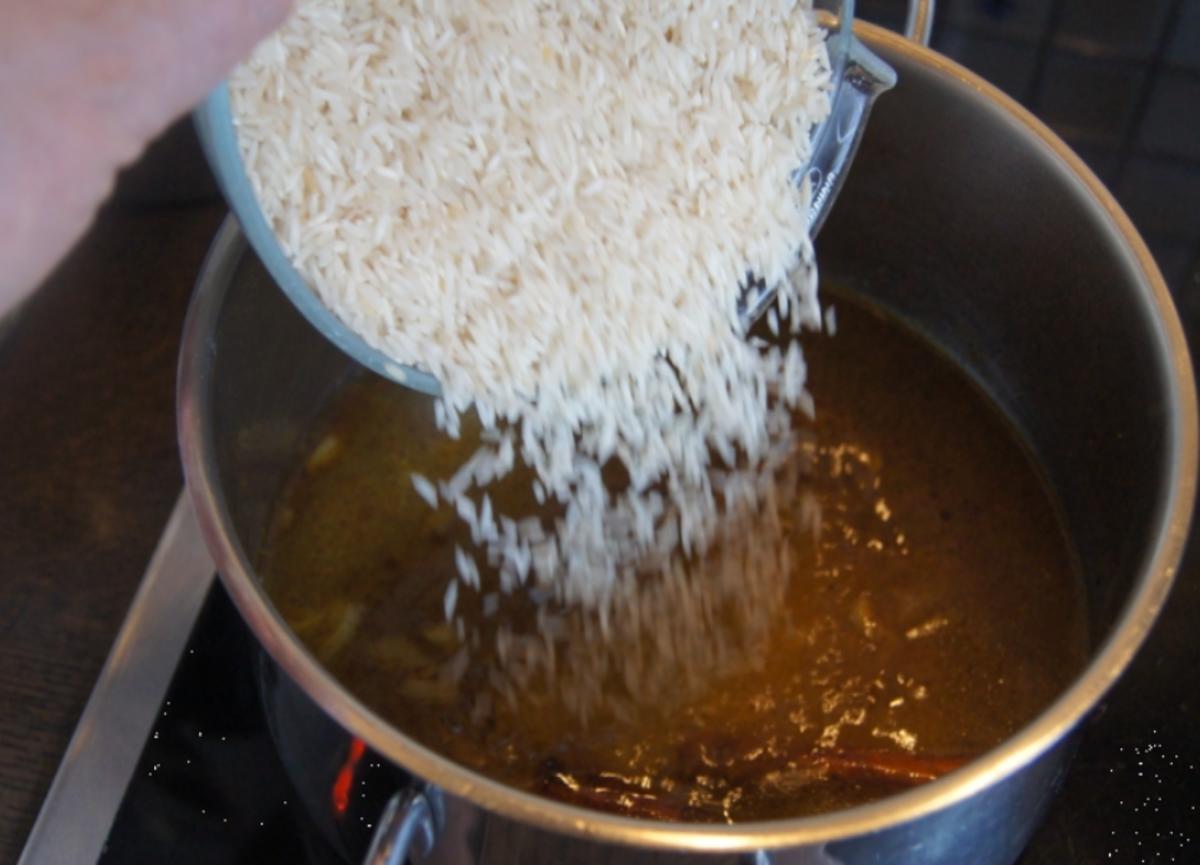 Indisches Reis-Pilaw mit Hähnchenbrustfiletschnitzelchen - Rezept - Bild Nr. 5583