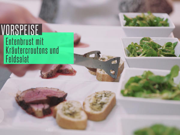 Barbarie Entenbrust mit Zitronen Honig Sauce und Kräutercroutons ...