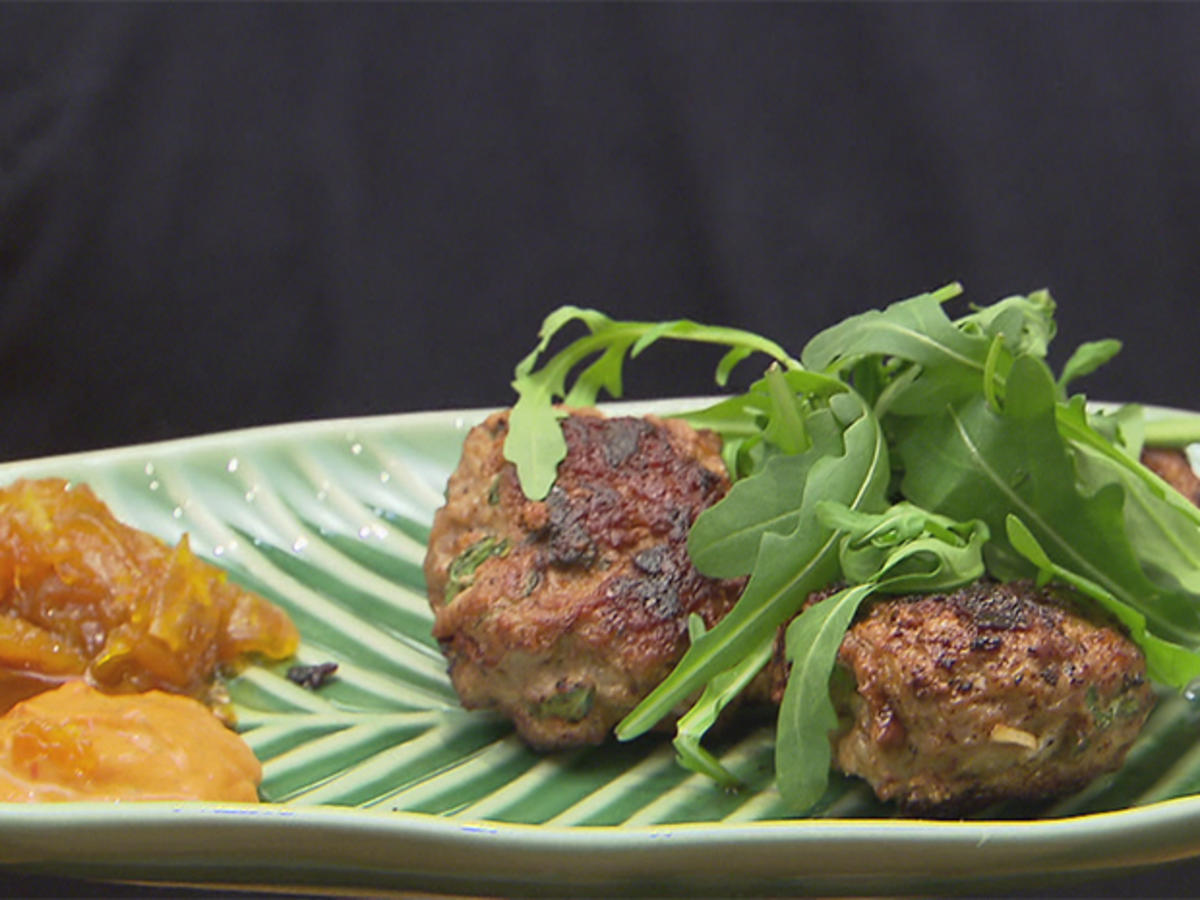 Rucola-Hackbällchen mit Ananas Zwiebel Chutney Dip (David Friedrich ... Rucola-Hackbällchen mit Ananas Zwiebel Chutney Dip (David Friedrich ...