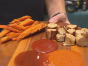 Exotische Currywurst mit Mangosauce und Süßkartoffelpommes (David Friedrich) - Rezept - Bild Nr. 3