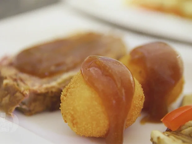 Thüringer Schichtwickel mit gebackenen Capos (Karotten-Kartoffel-Bällchen) - Rezept - Bild Nr. 2