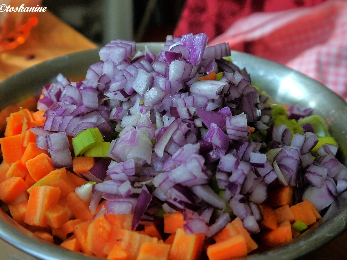 Feueriges Schweinefleisch-Gemüse-Sugo mit Pasta - Rezept - Bild Nr. 5589