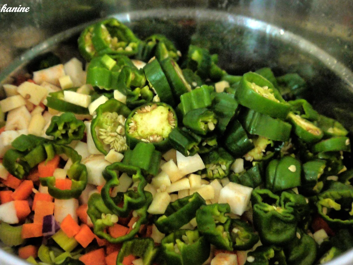 Feueriges Schweinefleisch-Gemüse-Sugo mit Pasta - Rezept - Bild Nr. 5593