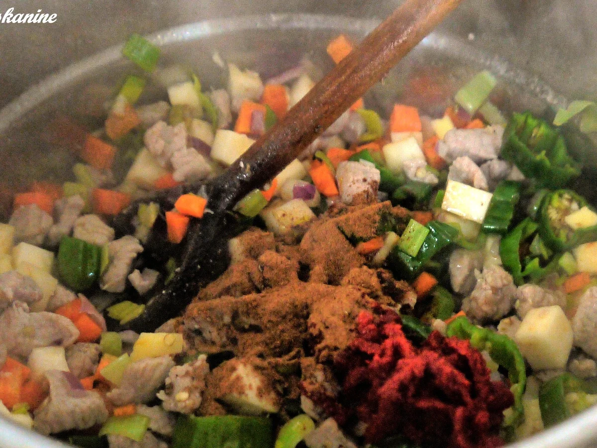 Feueriges Schweinefleisch-Gemüse-Sugo mit Pasta - Rezept - Bild Nr. 5594