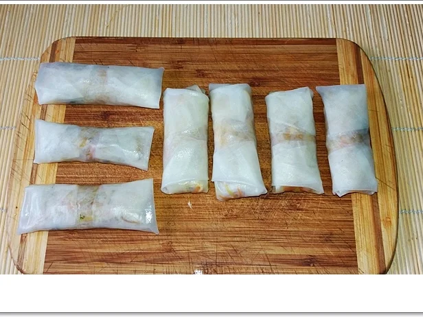 Frittierte Frühlingsrollen mit Gemüse-Hähnchen und Fadennudeln - Rezept - Bild Nr. 5608