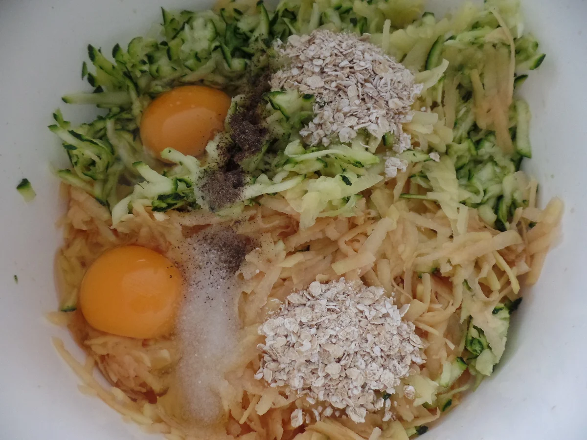 Rezept: Kartoffel-Zucchini-Puffer mit pochiertem Ei Bild Nr. 5584 Kartoffel-Zucchini-Puffer mit pochiertem Ei - Rezept - Bild Nr. 5584