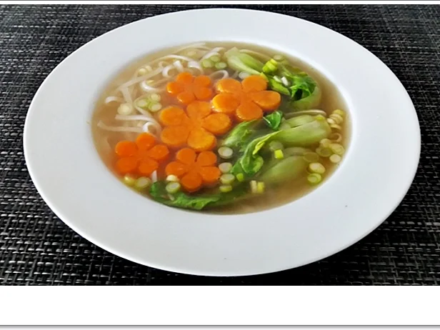 Pak Choi Suppe auf Hühnchenbrühe Basis - Rezept - Bild Nr. 5591