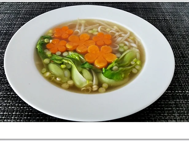 Pak Choi Suppe auf Hühnchenbrühe Basis - Rezept - Bild Nr. 5593