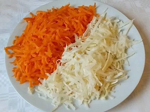 Kräuter-Klöße auf Bolognese-Sauce - Rezept - Bild Nr. 5586