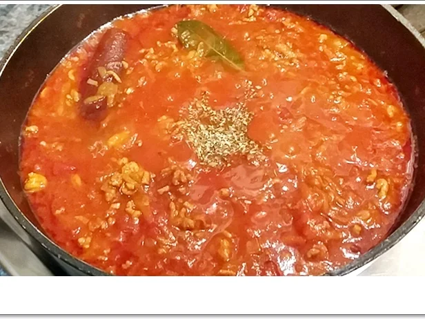 Kräuter-Klöße auf Bolognese-Sauce - Rezept - Bild Nr. 5587