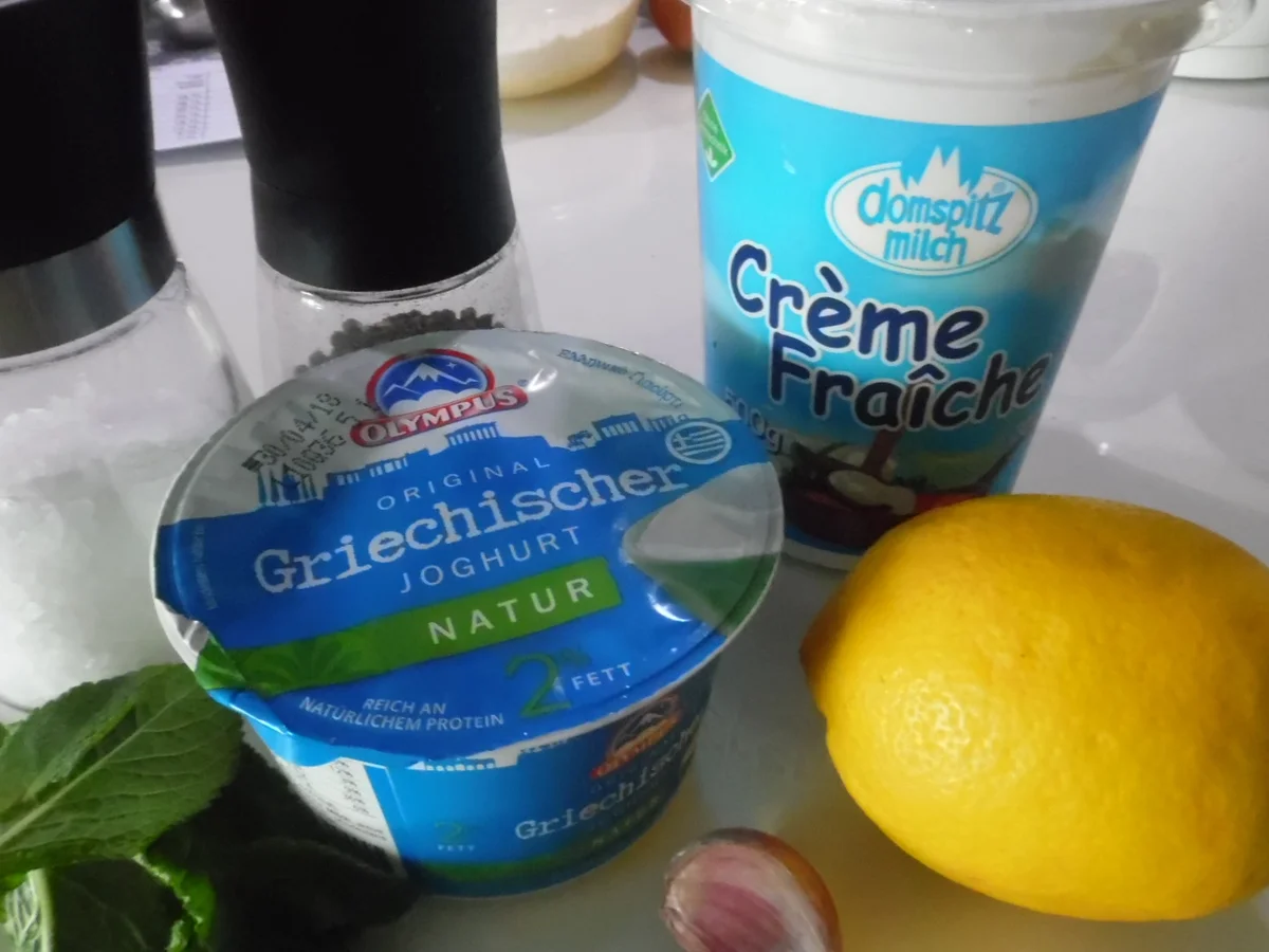 Rezept: Lamm-Kartoffel-Pfanne mit Salsa und Joghurt-Minz-Dip Bild Nr. 5590 Lamm-Kartoffel-Pfanne mit Salsa und Joghurt-Minz-Dip - Rezept - Bild Nr. 5590