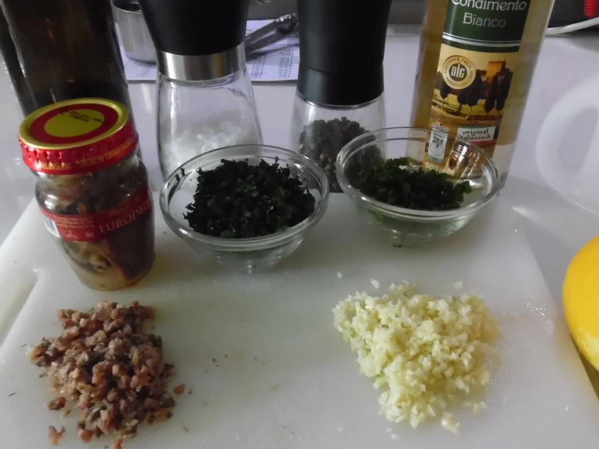 Rezept: Lamm-Kartoffel-Pfanne mit Salsa und Joghurt-Minz-Dip Bild Nr. 5592 Lamm-Kartoffel-Pfanne mit Salsa und Joghurt-Minz-Dip - Rezept - Bild Nr. 5592