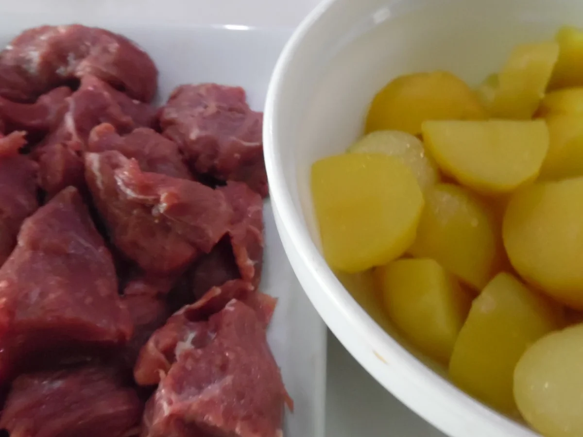 Rezept: Lamm-Kartoffel-Pfanne mit Salsa und Joghurt-Minz-Dip Bild Nr. 5594 Lamm-Kartoffel-Pfanne mit Salsa und Joghurt-Minz-Dip - Rezept - Bild Nr. 5594