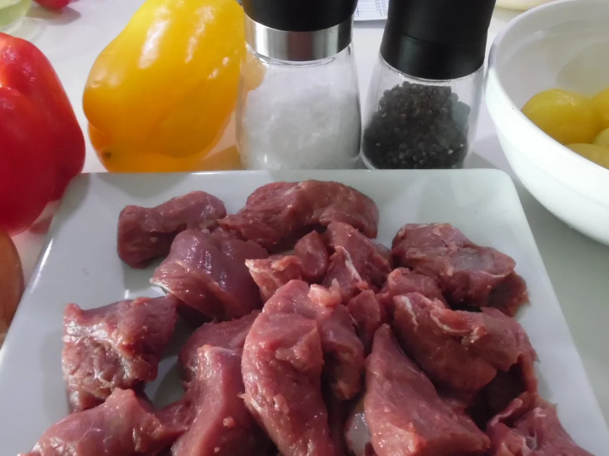 Rezept: Lamm-Kartoffel-Pfanne mit Salsa und Joghurt-Minz-Dip Bild Nr. 5595 Lamm-Kartoffel-Pfanne mit Salsa und Joghurt-Minz-Dip - Rezept - Bild Nr. 5595