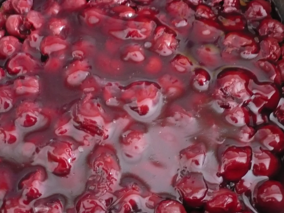 Schoko - Eierlikörtorte mit Kirschen - Rezept - Bild Nr. 5588