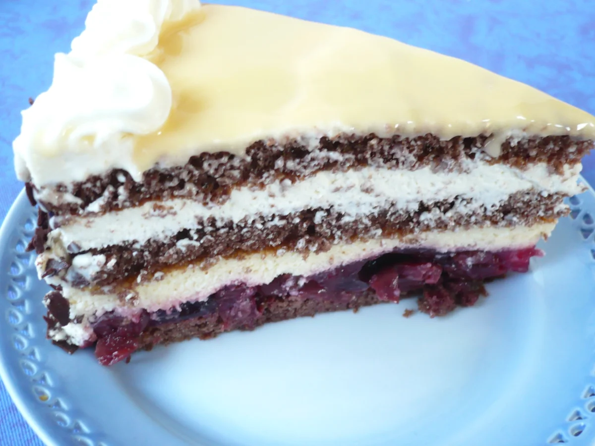 Schoko - Eierlikörtorte mit Kirschen - Rezept - Bild Nr. 5594