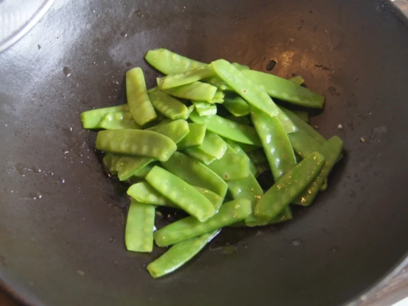 Im Wok gebratene Zuckerschoten - Rezept - Bild Nr. 5607