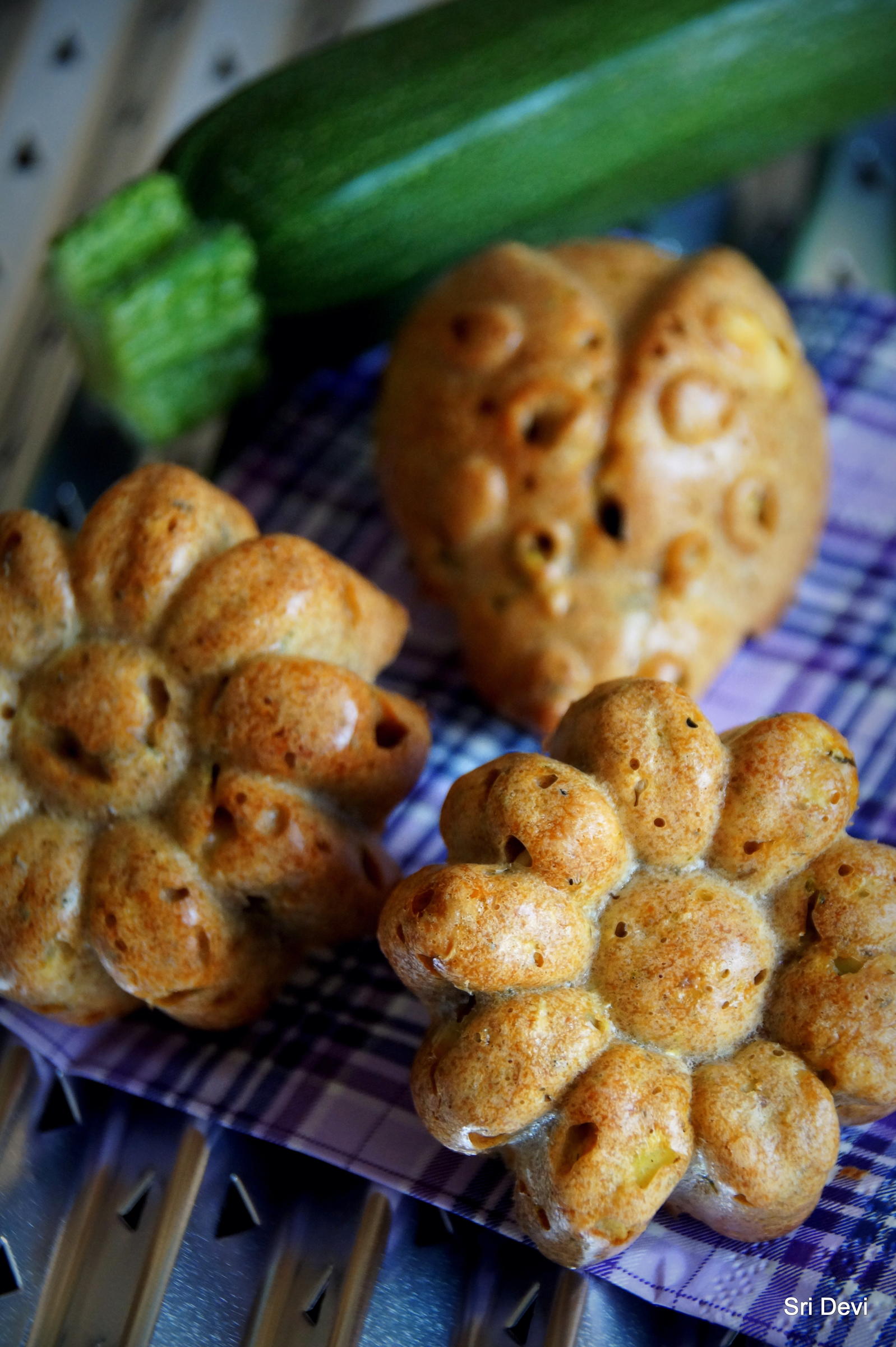 Bilder für Pikante Zucchini-Feta-Muffins - Rezept