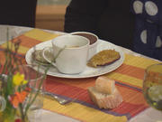 Café Gourmand: Macaron Pistache, Fondant Chocolat & Tarte Tatin - Rezept - Bild Nr. 2