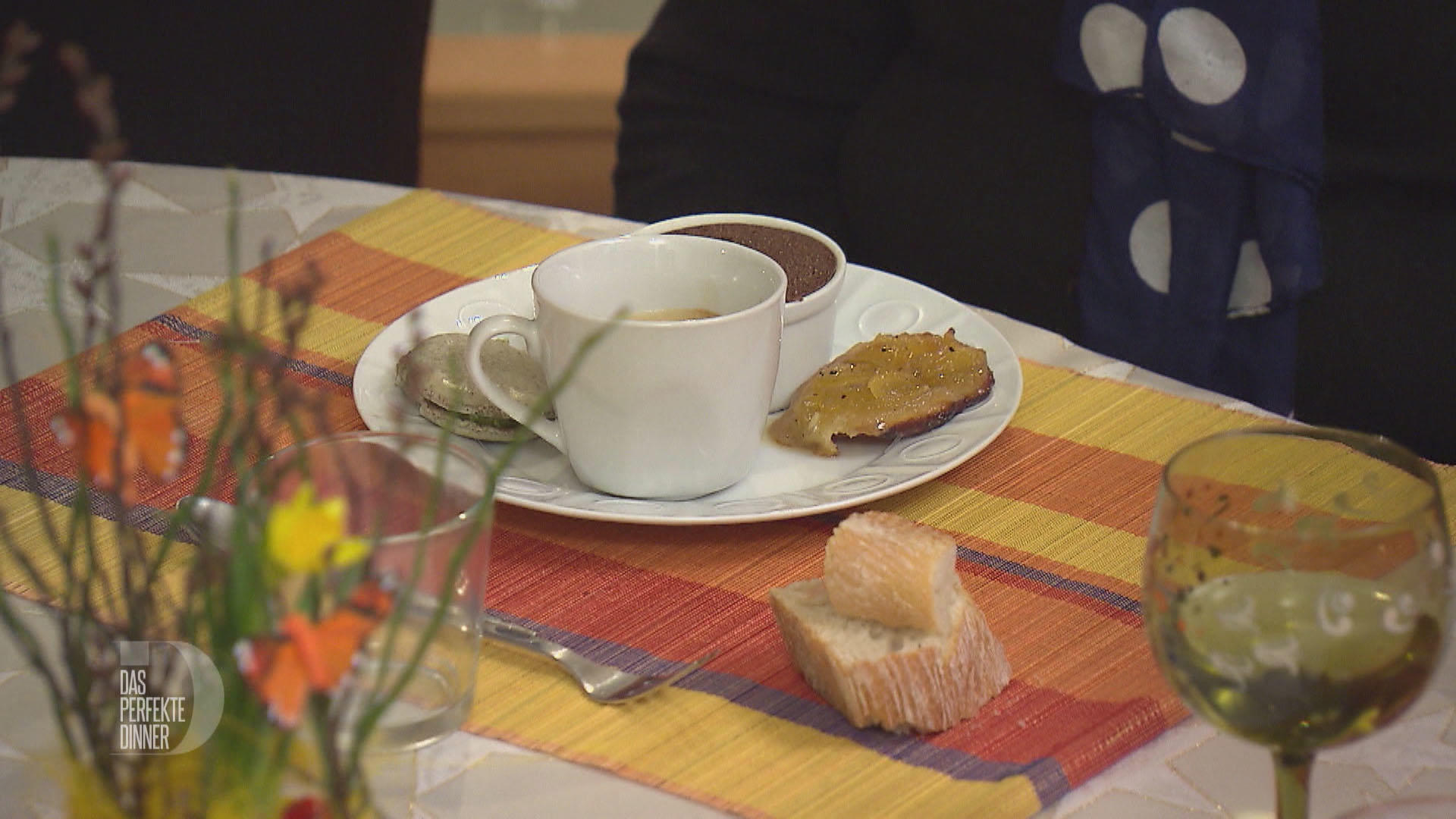 Bilder für Café Gourmand: Macaron Pistache, Fondant Chocolat & Tarte Tatin - Rezept