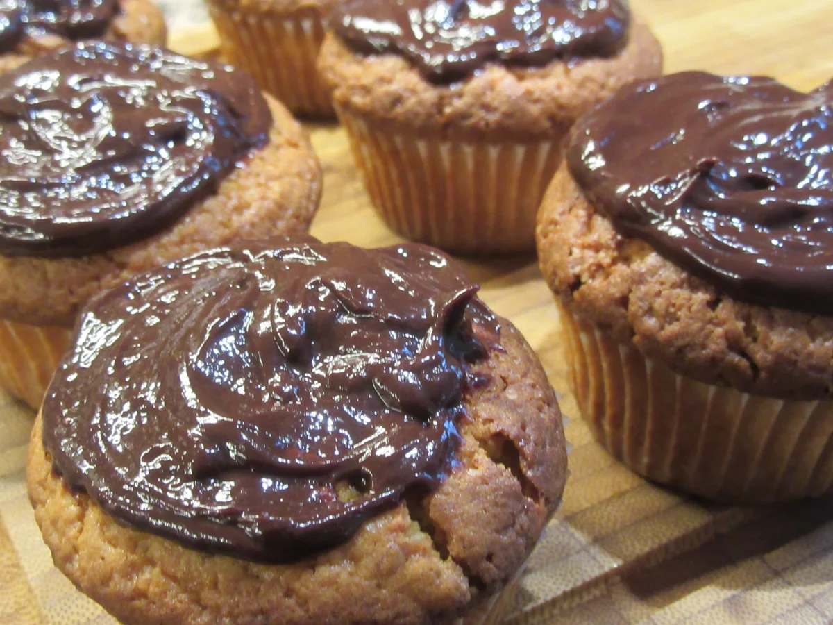 Rezept: Backen: Orangenmuffins mit Schokoganache Bild Nr. 5610 Backen: Orangenmuffins mit Schokoganache - Rezept - Bild Nr. 5610