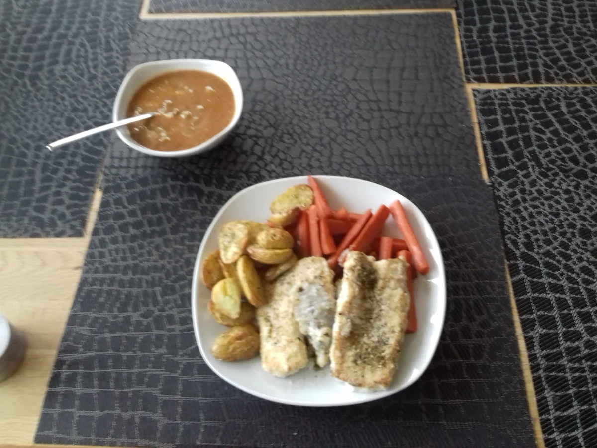 Rezept: Seeteufel an Rosmarinkartoffeln und Möhrengemüse Bild Nr. 5610 Seeteufel an Rosmarinkartoffeln und Möhrengemüse - Rezept - Bild Nr. 5610