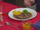 Gebratene Entenbrust mit Polenta und Brokkoli, dazu Rote-Beete-Püree und Lavendelpfirsich - Rezept - Bild Nr. 2