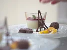 Blanc Manger mit Orangenlikör auf einem Rote-Früchte-Spiegel - Rezept - Bild Nr. 2