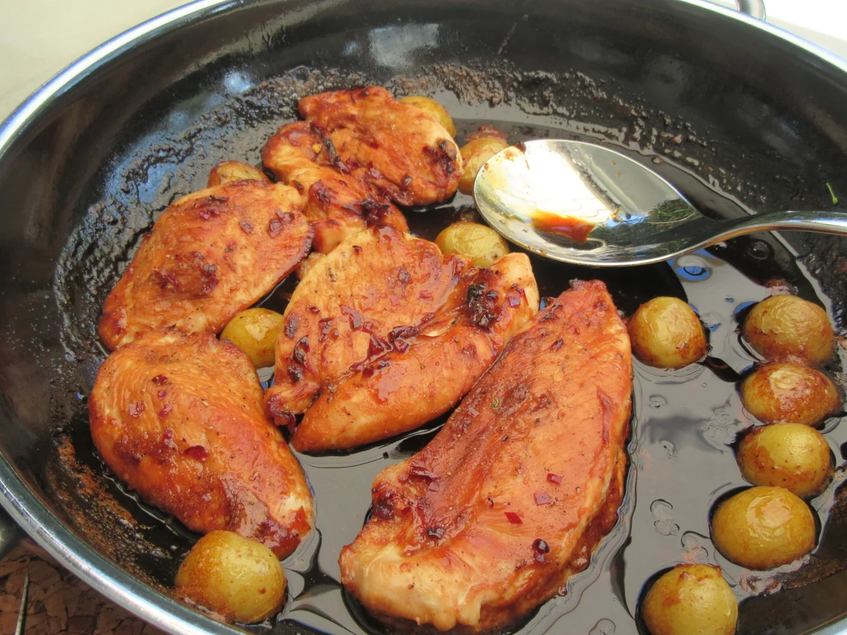 Lackierte Hähnchenbrust mit Ajvar-Kartoffeln - Rezept - Bild Nr. 5619