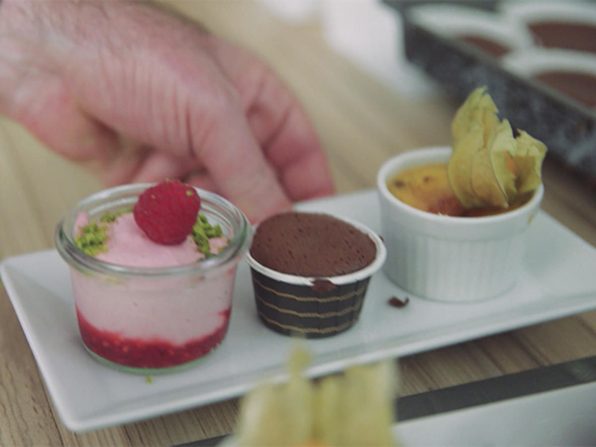 Café Gourmand: Fondant Chocolat – Crême Brûlée – Himbeeren Crème glacée ...